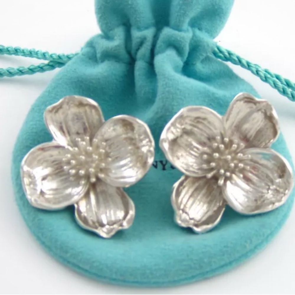 TIFFANY & CO LARGE DOGWOOD FLOWER STERLING SILVER CLIP ON EARRINGS W/box,pouch